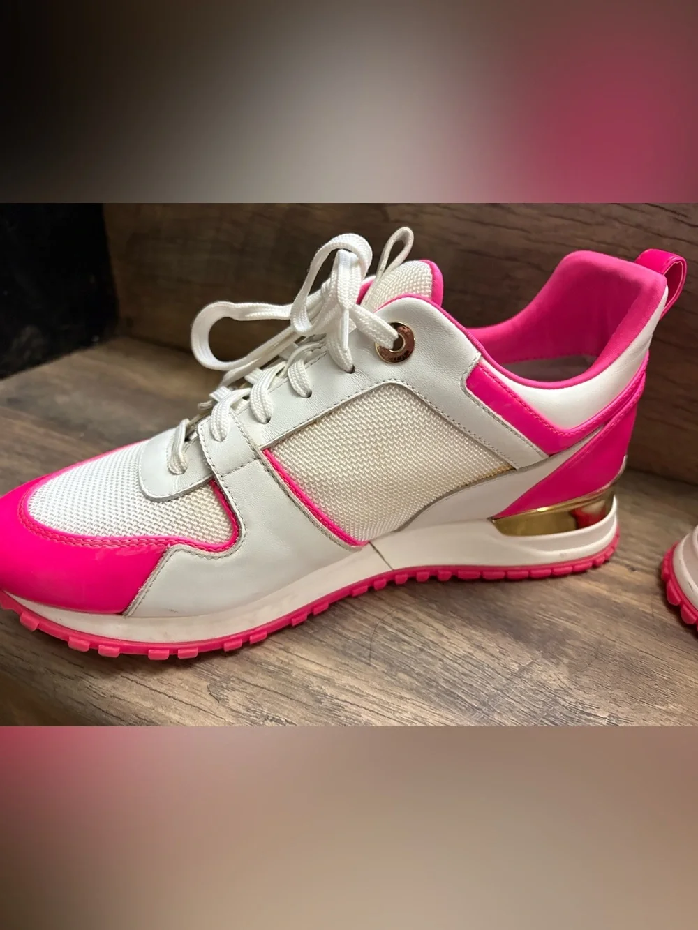 Louis Vuitton White & Hot Pink Low-Top Sneakers with Gold Accent - Picture 5 of 12